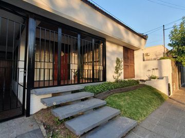 Chalet en importante Avenida   Zona Residencial de Gral Rodriguez AV EVA PERON 464