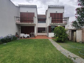 Chalet en importante Avenida   Zona Residencial de Gral Rodriguez AV EVA PERON 464