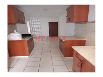 ¡Oportunidad única!  Venta de Casa en Huacho – 240 m² 

Todo lo que necesitas para vivir cómodamente. Ubicada a solo 4 cuadras de la plaza central y
