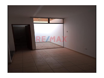 ¡Oportunidad única!  Venta de Casa en Huacho – 240 m² 

Todo lo que necesitas para vivir cómodamente. Ubicada a solo 4 cuadras de la plaza central y