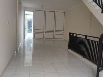 DISEWAKAN RUKO 15 UNIT (7 Ruko Yg Available) DI JL.CENTRA KEMANG JAKARTA SELATAN