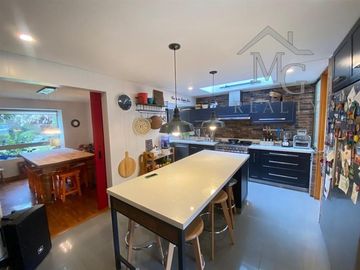 Casa en arriendo de 5 dorm. en La Reserva Colina