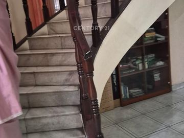 RUMAH CANTIK UNIK DI PERUMAHAN MERUYA INDAH