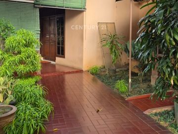 RUMAH CANTIK UNIK DI PERUMAHAN MERUYA INDAH