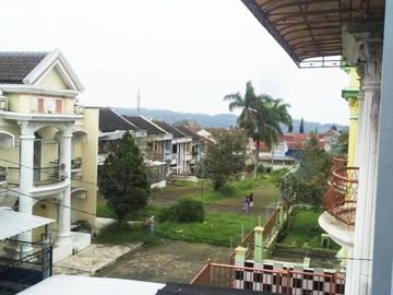 Sewa Villa Rumah Giri di Cipanas Puncak Dekat Istana Cipanas