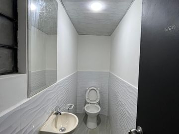 bodega en arriendo en las ferias occidental. Cod A7138701