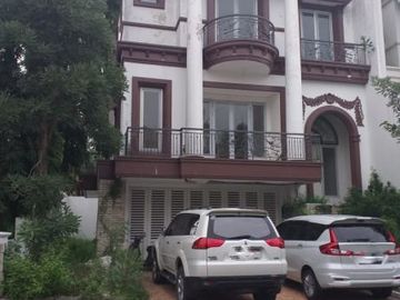 Rumah Disewakan Wisma Bukit Mas Surabaya Cluster Roma, 3 Lantai