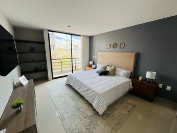 Estrena Casa en Altos Juriquilla, Roof Garden, 3 Niveles, Equipada.