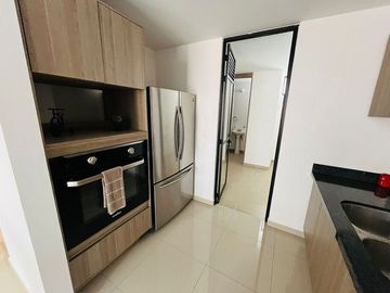 Estrena Casa en Altos Juriquilla, Roof Garden, 3 Niveles, Equipada.