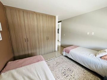 Estrena Casa en Altos Juriquilla, Roof Garden, 3 Niveles, Equipada.