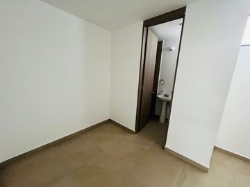 Estrena Casa en Altos Juriquilla, Roof Garden, 3 Niveles, Equipada.