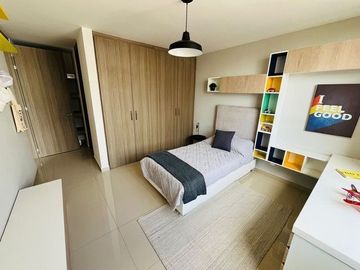 Estrena Casa en Altos Juriquilla, Roof Garden, 3 Niveles, Equipada.