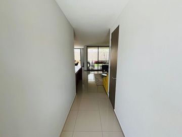 Estrena Casa en Altos Juriquilla, Roof Garden, 3 Niveles, Equipada.