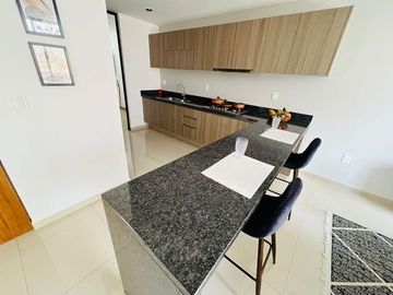 Estrena Casa en Altos Juriquilla, Roof Garden, 3 Niveles, Equipada.