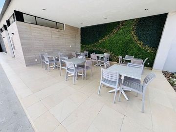 Estrena Casa en Altos Juriquilla, Roof Garden, 3 Niveles, Equipada.