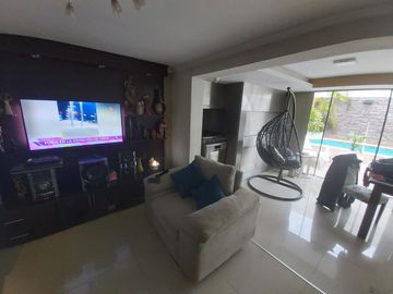 CASA EN VENTA. ÚNICA POR SUS CARACTERÍSTICAS. A MINUTOS DEL CENTRO DE POSADAS.