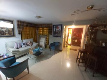 CASA EN VENTA. ÚNICA POR SUS CARACTERÍSTICAS. A MINUTOS DEL CENTRO DE POSADAS.
