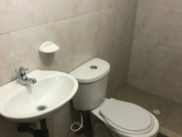 SE VENDE EDIFICIO RENTABLE Y  ESQUINERO DE 5 PISOS  B/ UNIR II BOGOTA COLOMBIA
