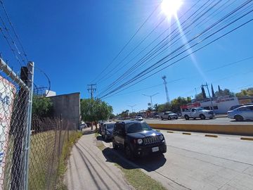 LOTE COMERCIAL AL PTE.EN AV.GARZA SDA 20M DFRENTE!!