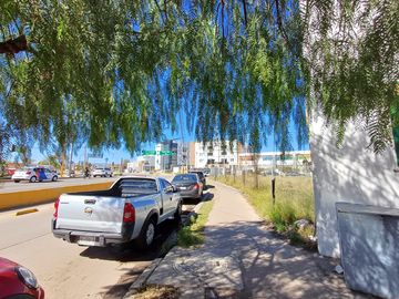 LOTE COMERCIAL AL PTE.EN AV.GARZA SDA 20M DFRENTE!!
