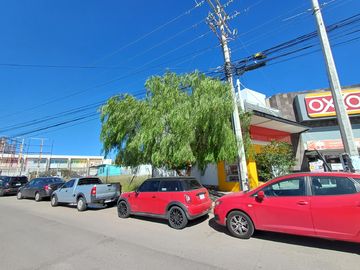 LOTE COMERCIAL AL PTE.EN AV.GARZA SDA 20M DFRENTE!!
