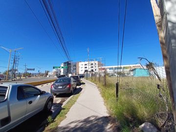 LOTE COMERCIAL AL PTE.EN AV.GARZA SDA 20M DFRENTE!!