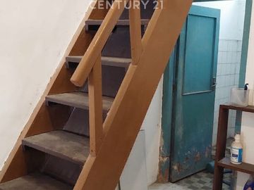 Rumah Otista Jatinegara Rapi Siap Huni Dekat Tranportasi Umum