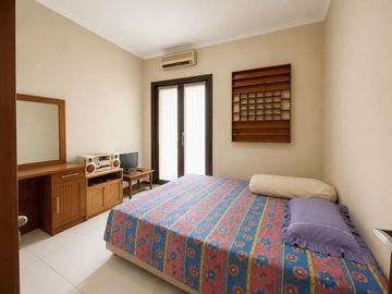 Rumah Modern 2 Lantai di Cirendeu Dekat Labschool Hadap Selatan