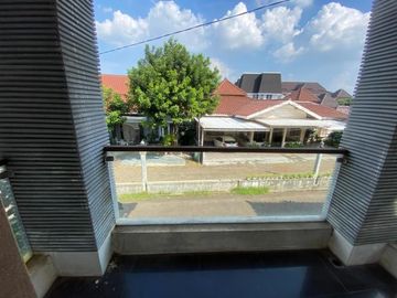 Rumah Modern 2 Lantai di Cirendeu Dekat Labschool Hadap Selatan