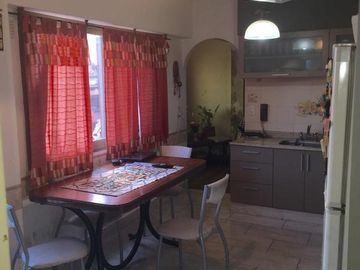 PH EN PLANTA ALTA con Galpon de 130 m2 en Planta baja