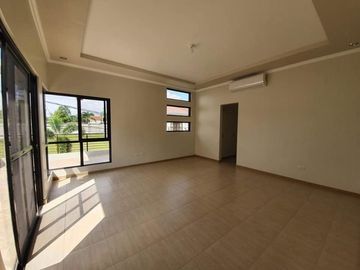 Brand New 2-Storey House and Lot with swimming pool for SALE in Hensonville Angeles City near Clark