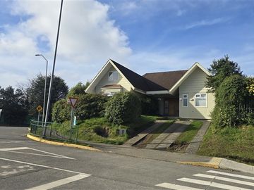 Casa en venta de 6 dorm. en Puerto Varas