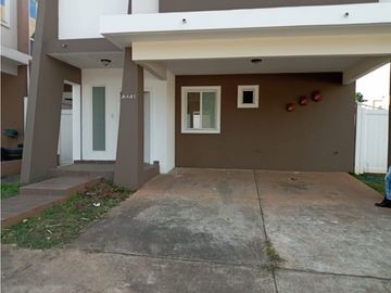 SE VENDE CASA EN BRISAS DEL GOLF EN $210,000 AM
