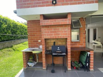 casa en venta en alfaguara. Cod V112641