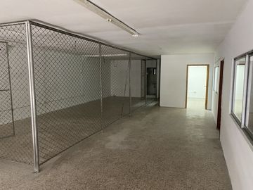 bodega en arriendo en obrero. Cod A3246