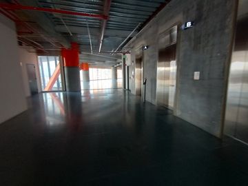 oficina en arriendo en centro internacional. Cod A1087184