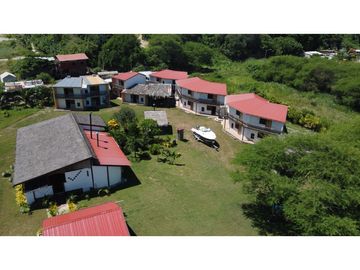 Se vende hosteria frente al mar en Playa Don Juan Jama Manabi.