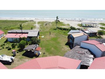 Se vende hosteria frente al mar en Playa Don Juan Jama Manabi.