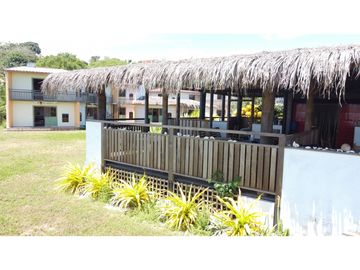 Se vende hosteria frente al mar en Playa Don Juan Jama Manabi.