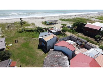 Se vende hosteria frente al mar en Playa Don Juan Jama Manabi.