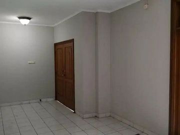 Disewakan Rumah Komplek Pelita,Kalibata 2Lantai posisi HOOK