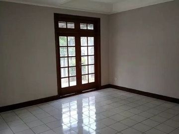 Disewakan Rumah Komplek Pelita,Kalibata 2Lantai posisi HOOK