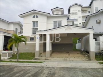 GANGA Venta de casa en Playa Dorada $184.500 #330