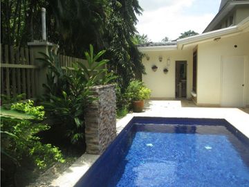 CASA 4 REC EN EMBASSY GARDENS, CLAYTON
