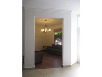 CASA 4 REC EN EMBASSY GARDENS, CLAYTON