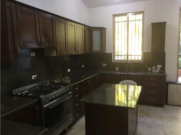 CASA 4 REC EN EMBASSY GARDENS, CLAYTON
