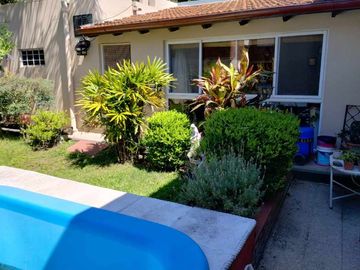 Casa con Departamento en venta en Ezpeleta Este