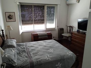 Casa con Departamento en venta en Ezpeleta Este