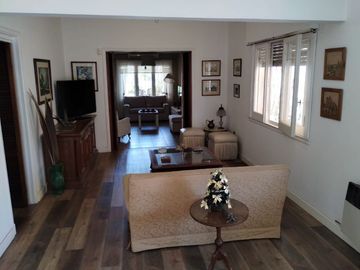 Casa con Departamento en venta en Ezpeleta Este