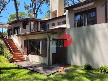 Casa en Zona Golf - Encantador entorno - Construcción Solida